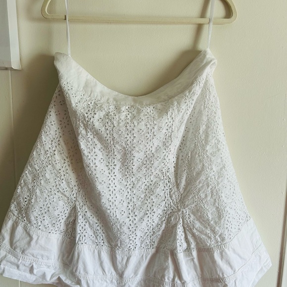 WHITE OSCAR DE LA RENTA WHITE EYELET LACE MINI 🤍 - Picture 2 of 5